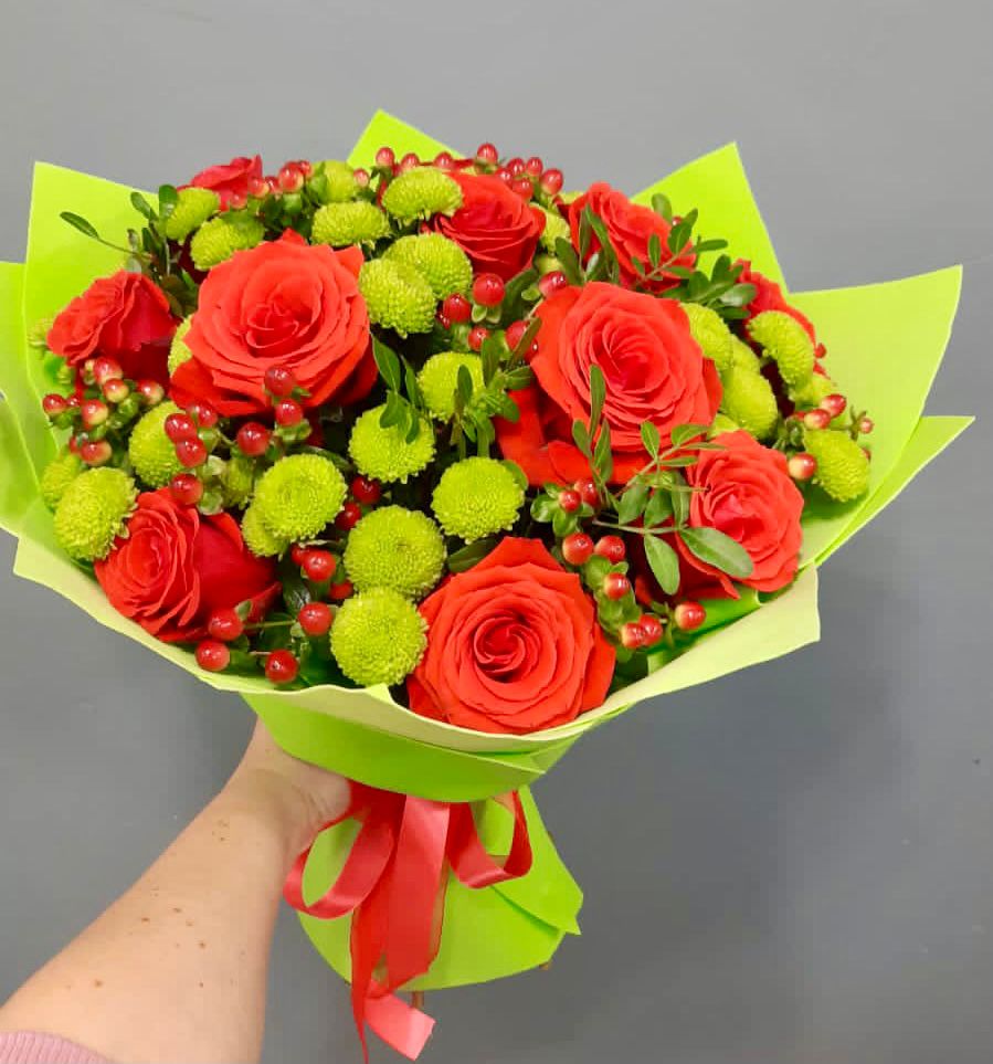 Букет цветов из: Хризантемы и Розы в Поселок имени Тельмана