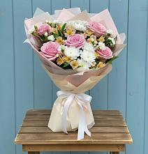 Букет цветов из:  Гвоздики, Орхидеи и Розы в Поселок имени Тельмана