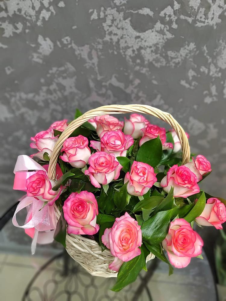 Цветочная композиция из Розы в корзине в Поселок имени Тельмана