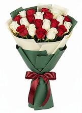 Букет Микс из красных и белых роз в Поселок имени Тельмана