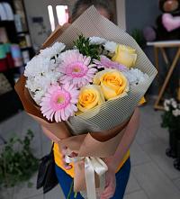 Букет цветов из:  Герберы, Розы и Хризантемы в Поселок имени Тельмана
