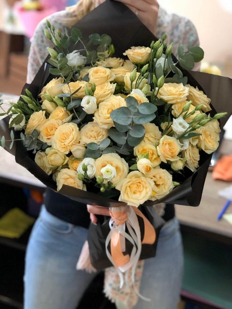 Букет цветов из: Розы и Лизиантусы в Поселок имени Тельмана