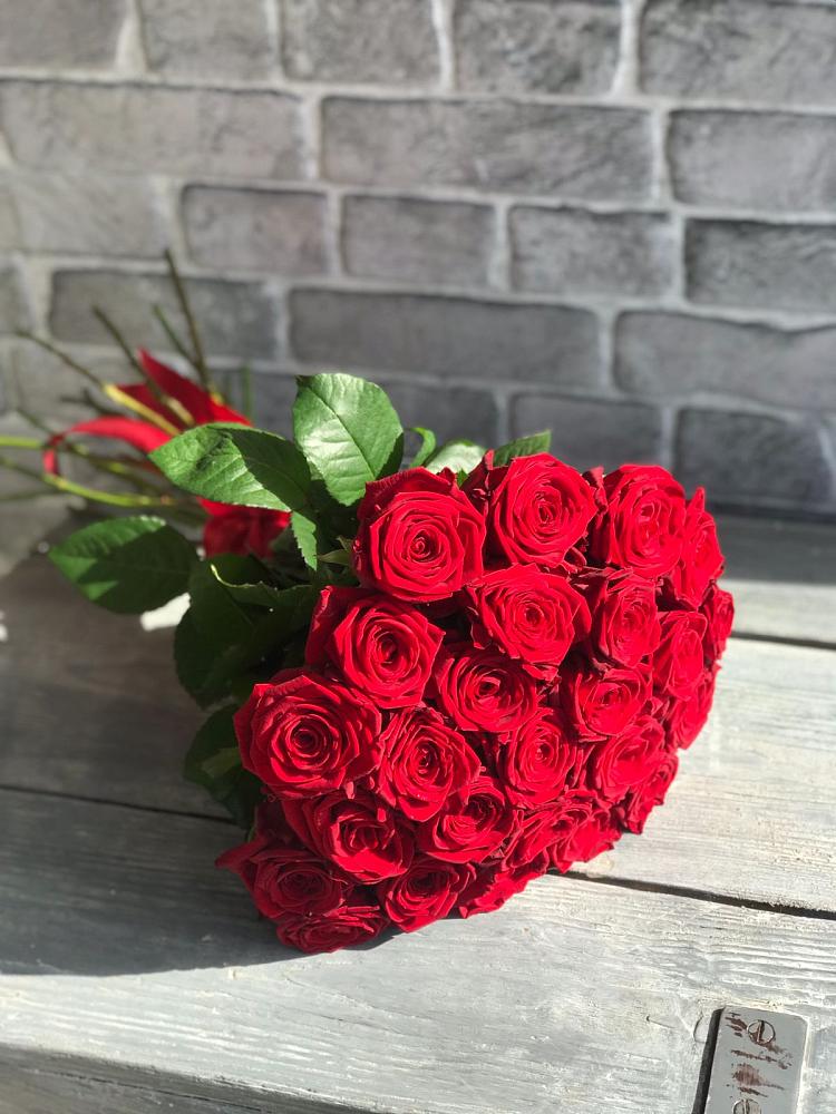 Букет Красные розы Фридом в Поселок имени Тельмана