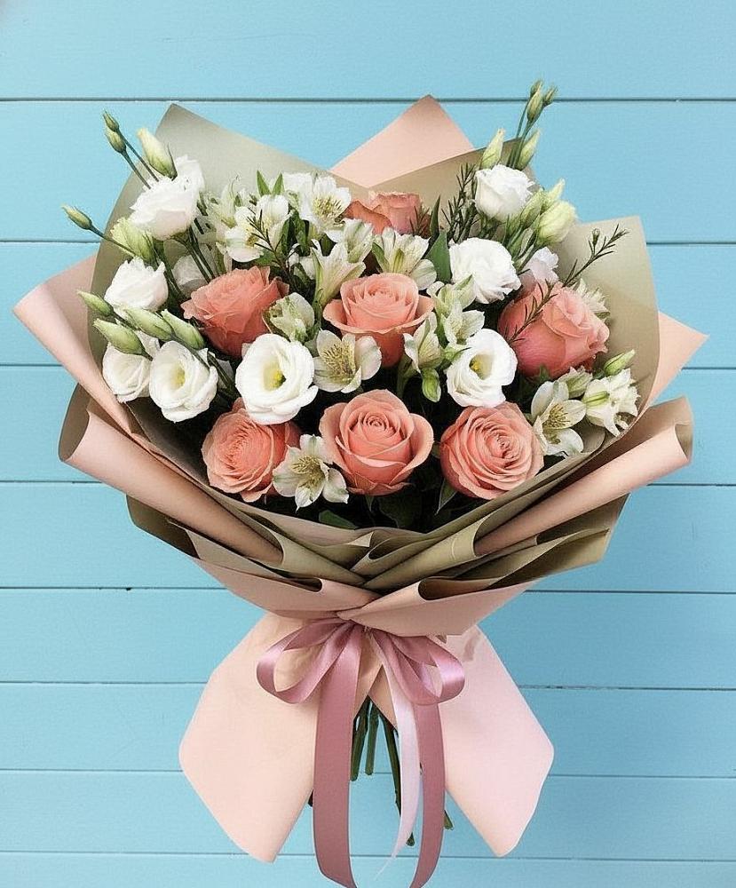 Букет цветов из: Розы, Альстромерии и Лизиантусы в Поселок имени Тельмана