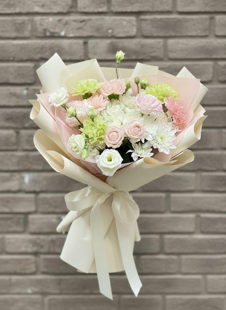 Букет цветов из: Гвоздики, Розы, Лизиантусы и Хризантемы в Поселок имени Тельмана