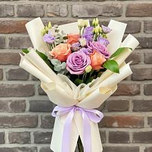 Букет цветов из:  Лизиантусы и Розы в Поселок имени Тельмана