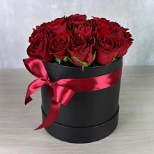 Цветочная композиция из Розы в шляпной коробке в Поселок имени Тельмана
