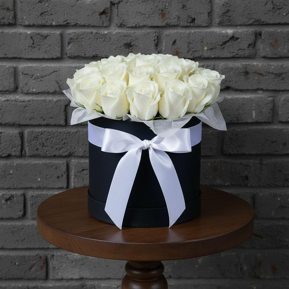 Цветочная композиция из Розы в шляпной коробке в Поселок имени Тельмана