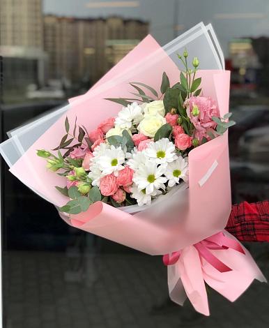 Букет цветов из: Розы, Лизиантусы и Хризантемы в Поселок имени Тельмана